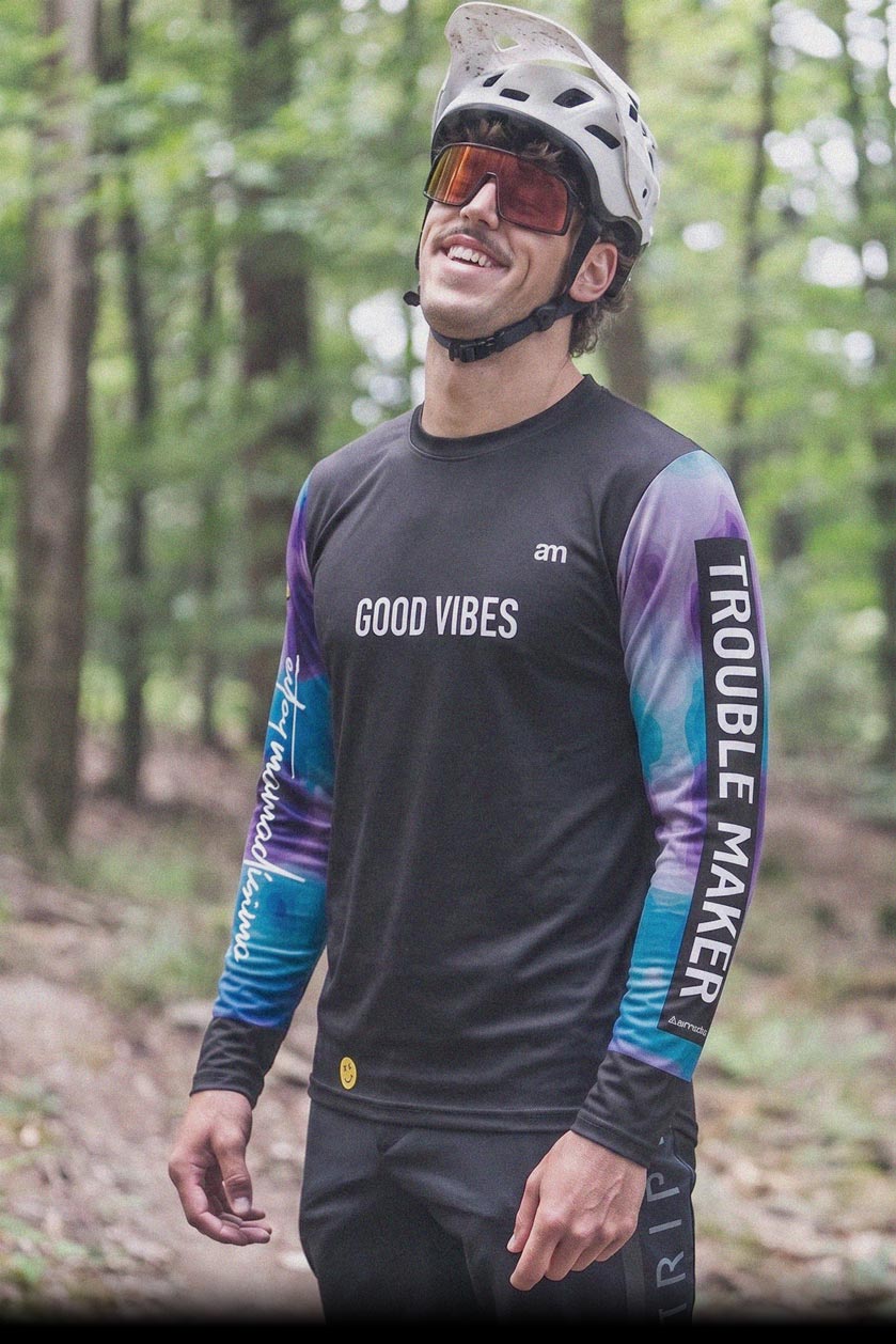 Primera capa técnica de secado rápido y protección UV UPF 50+ para hombre en trail running, mtb, escalada y senderismo.